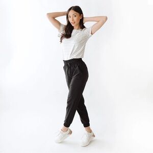 Albion Fit Women's Destination Joggers Pants in Black size Small